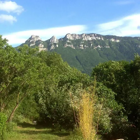 La Batisse Des Lacs